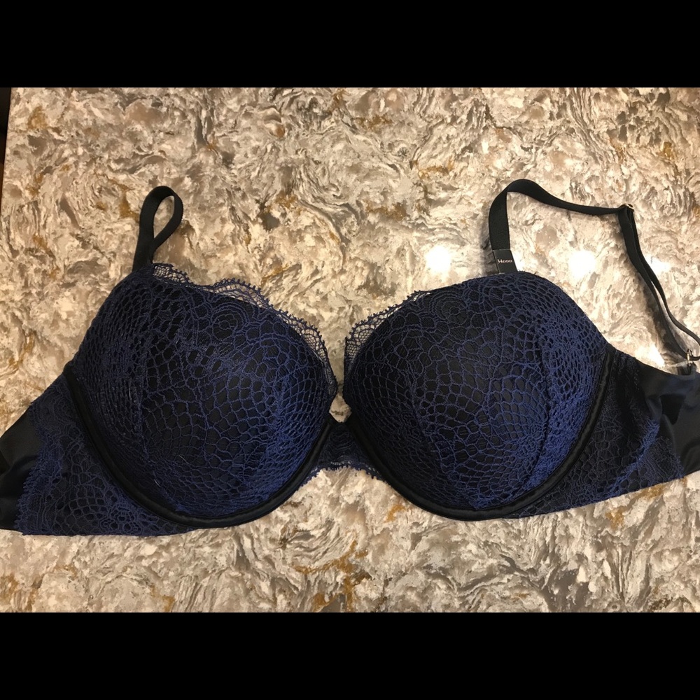 34DDD Victoria Secret bra